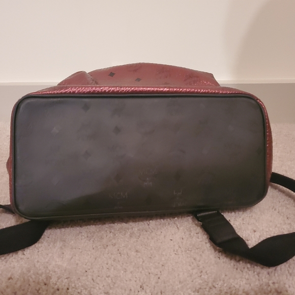 mcm metallic red backpack - Picture 6 of 8